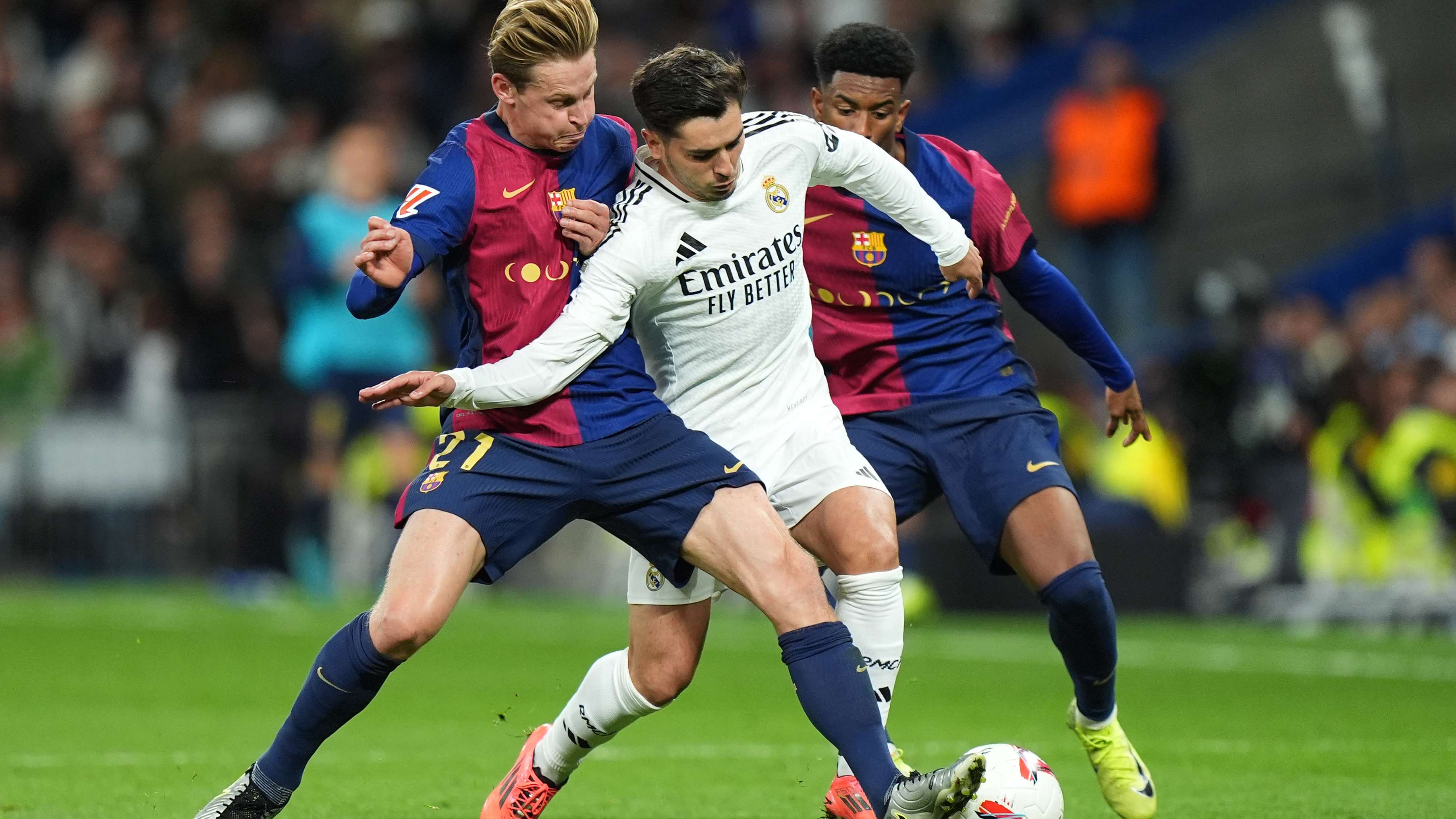 亚在首秀中 亚在首秀中